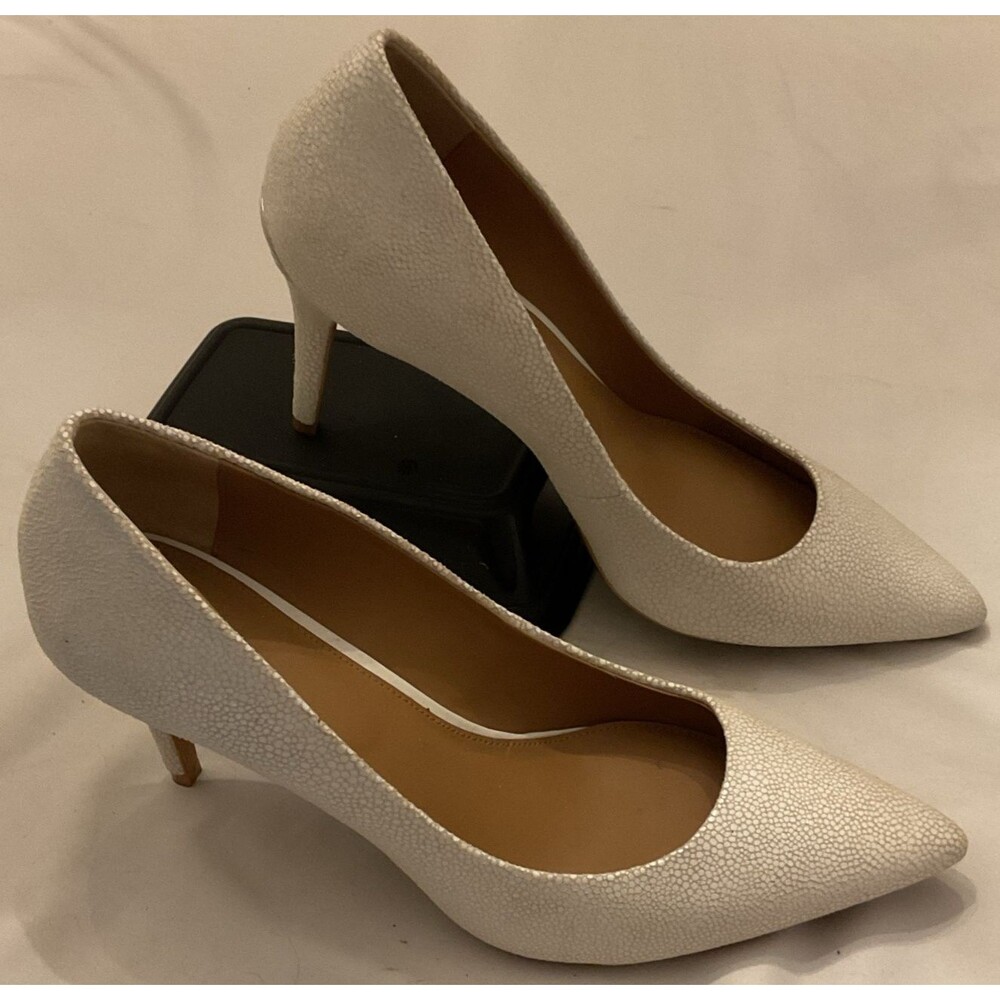 Calvin Klein Gayle Classic Pump Size 10 Platinum White Stingray Textured Leather